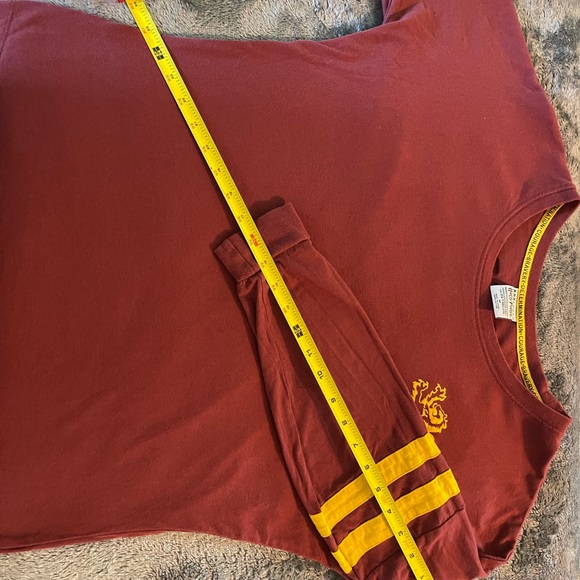 HARRY POTTER/GRIFFINDOR LONG SLEEVE TSHIRT SIZE MEDIUM - Picture 4 of 5